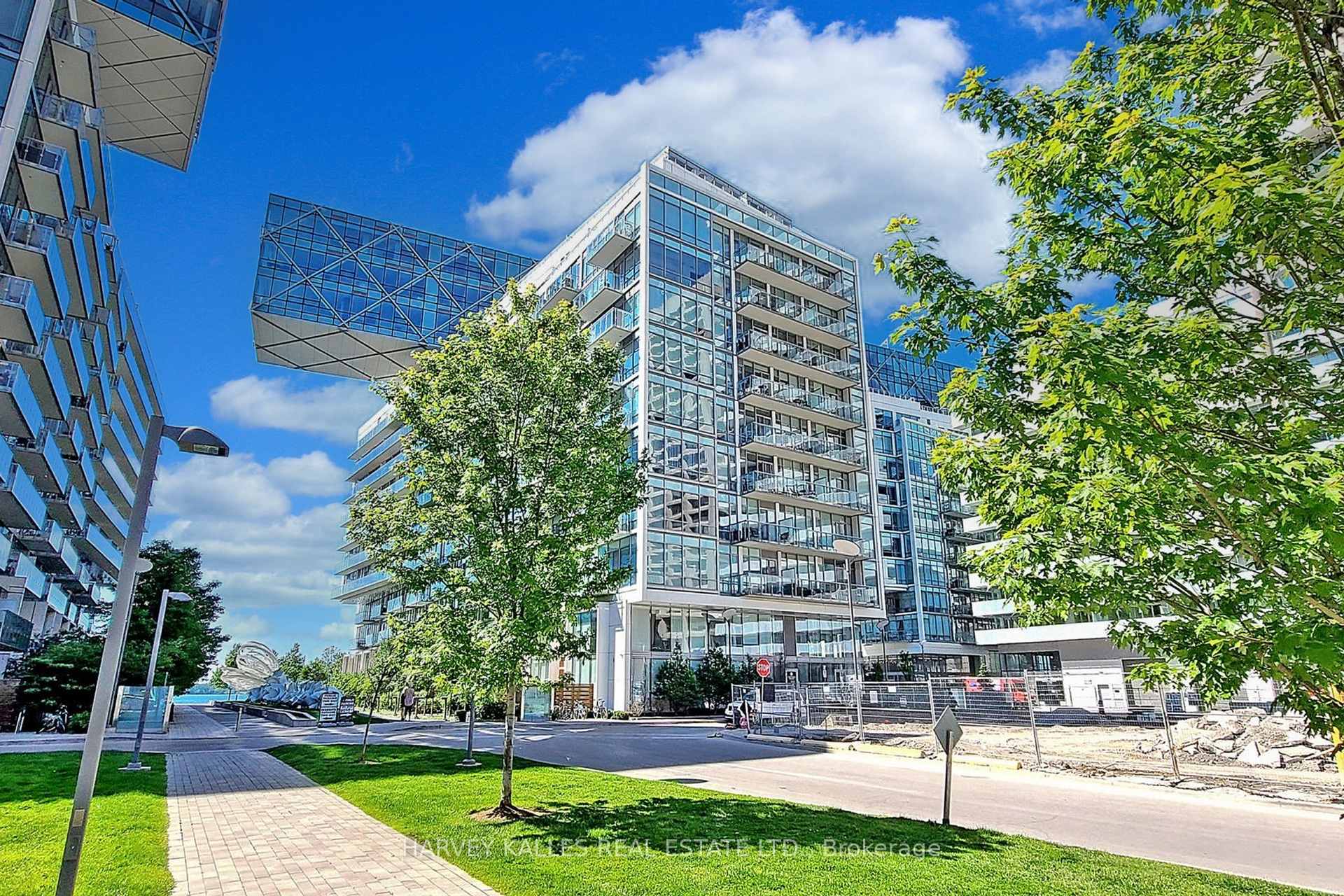 29 Queens Quay N/A E 1006