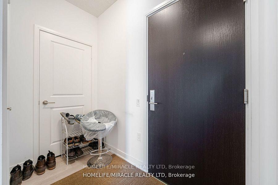 3 Bedrooms Condo at 8 Nahani, Mississauga For sale