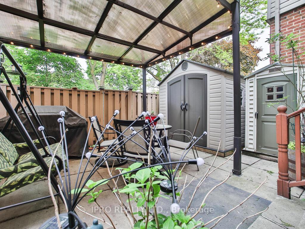 4 Bedrooms Condo at 485 Meadows, Mississauga For sale