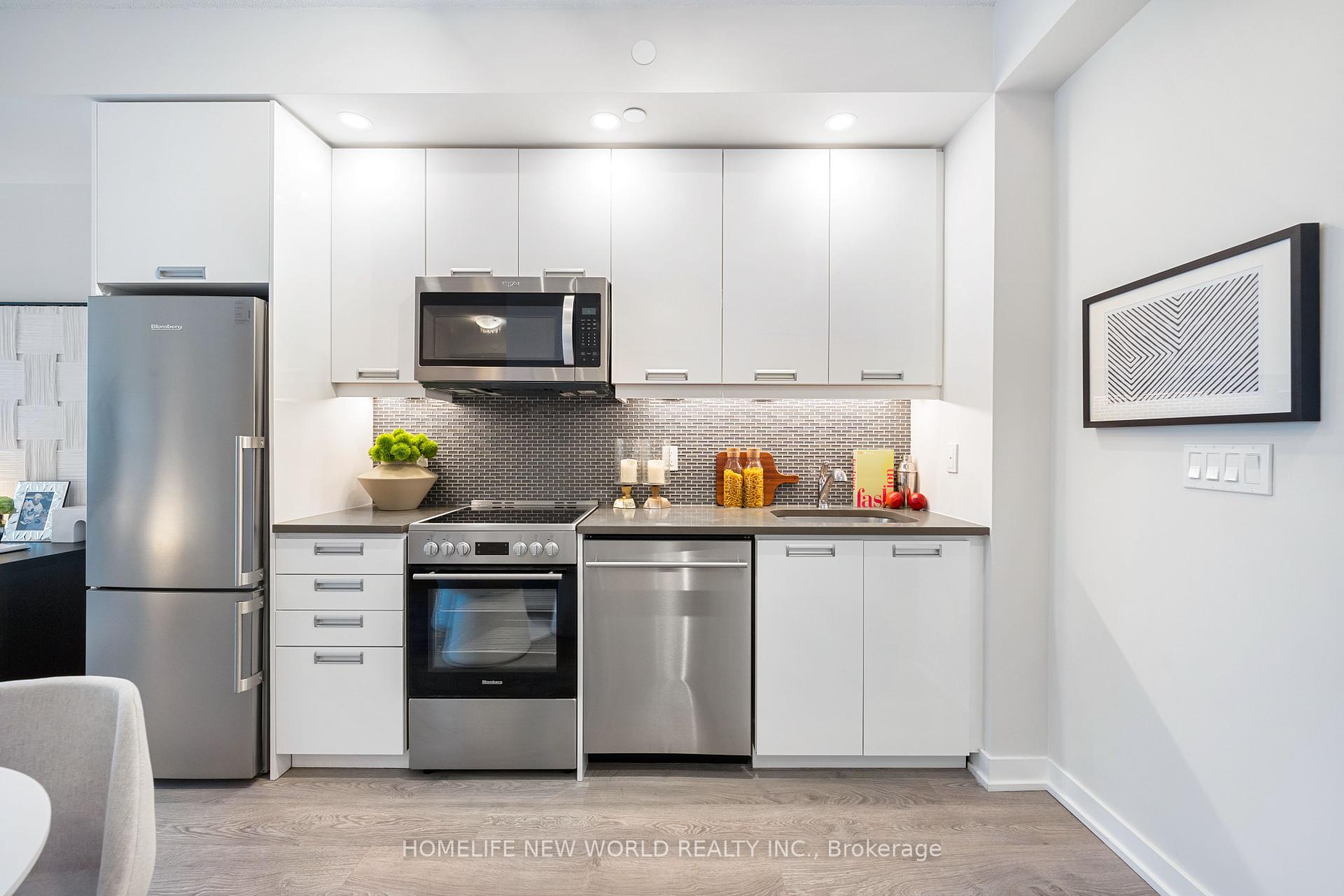 2 Bedrooms Condo at 99 John, Toronto For sale
