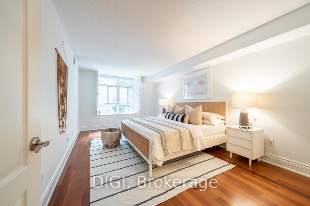 3 Bedrooms Condo at 75 York Mills, Toronto For sale