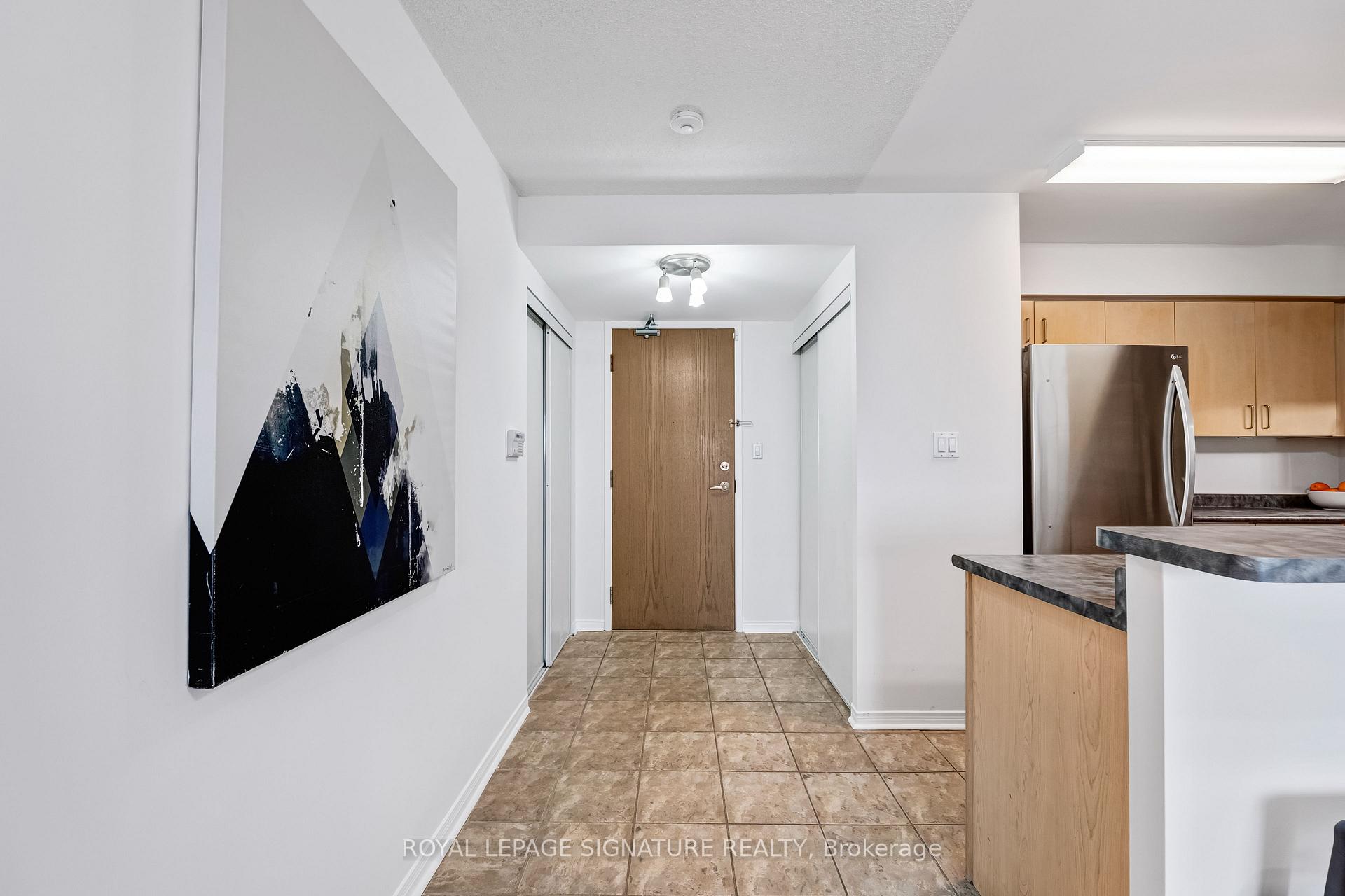 2 Bedrooms Condo at 233 Beecroft, Toronto For sale