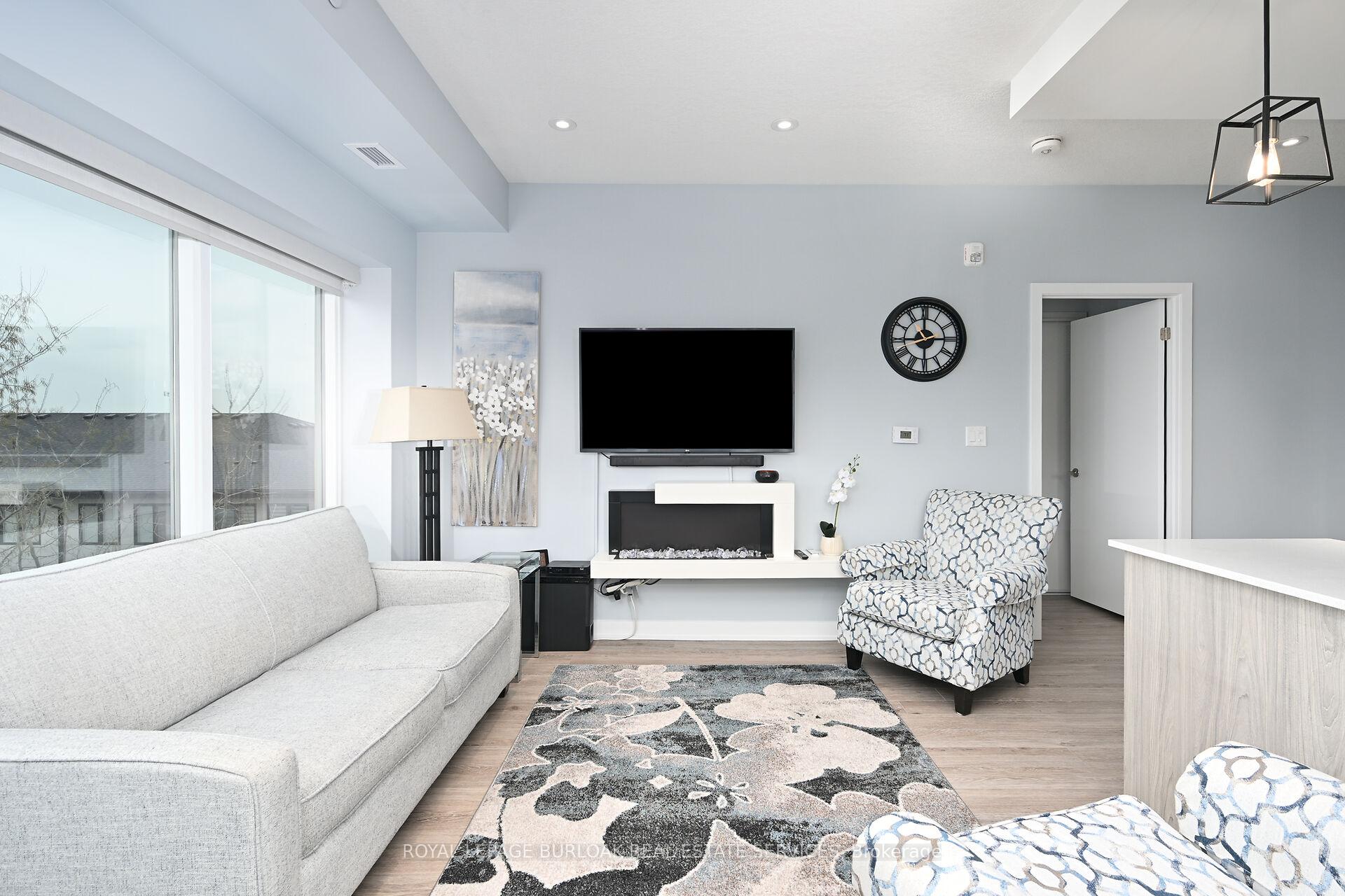 2 Bedrooms Condo at 16 Markle,  Hamilton For sale