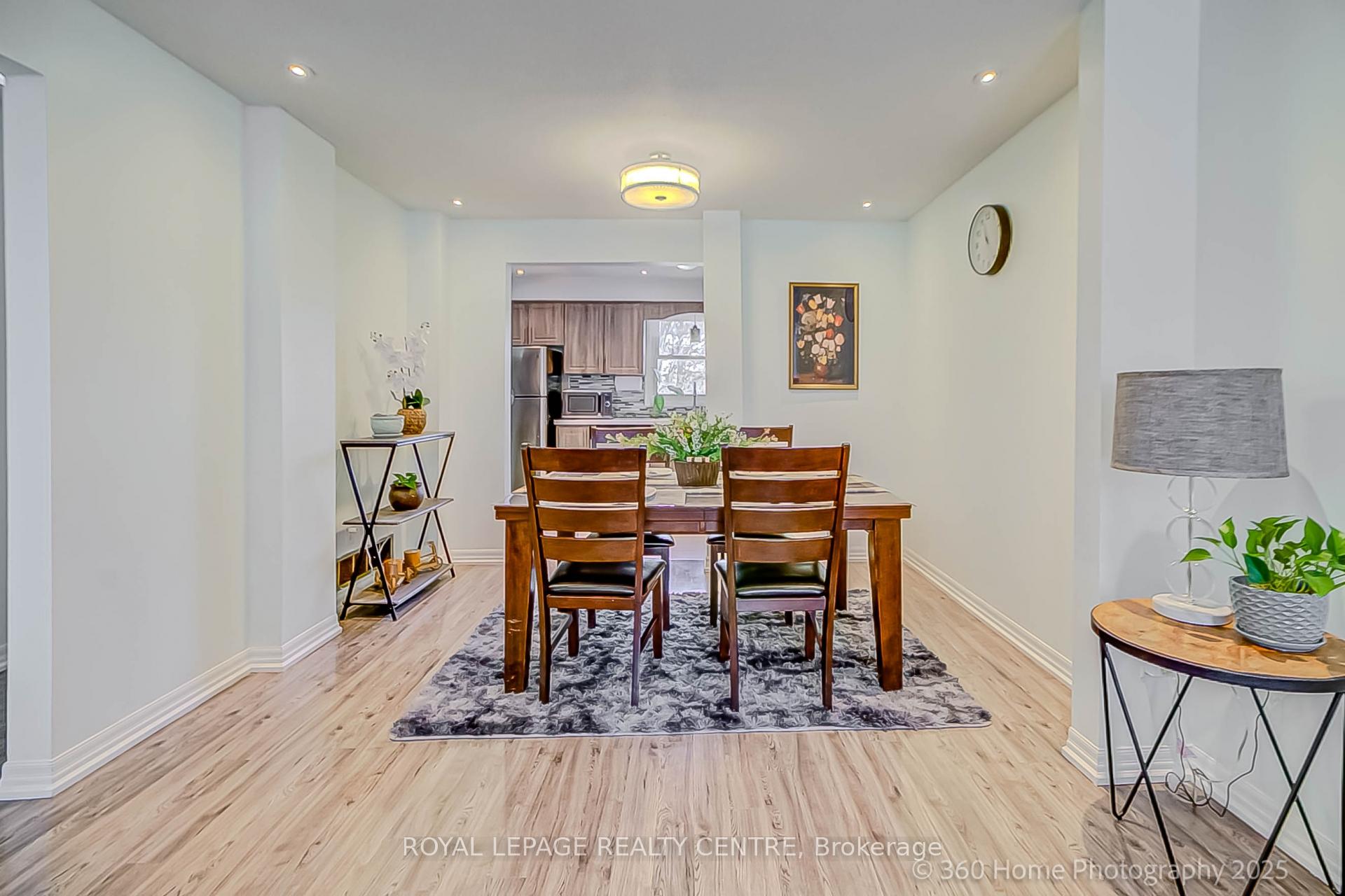 3 Bedrooms Condo at 5878 Montevideo, Mississauga For sale