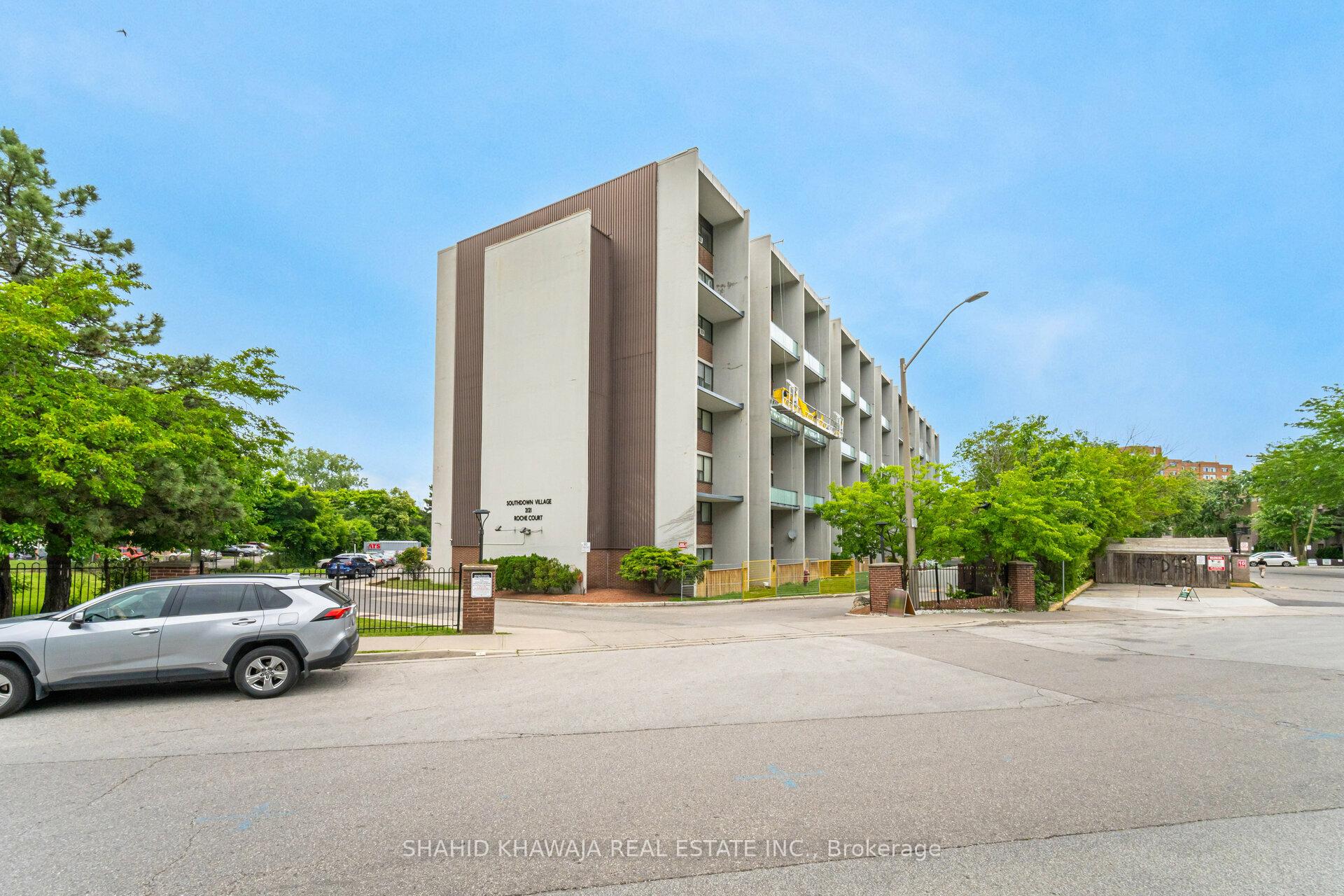 3 Bedrooms Condo at 2121 Roche, Mississauga For sale