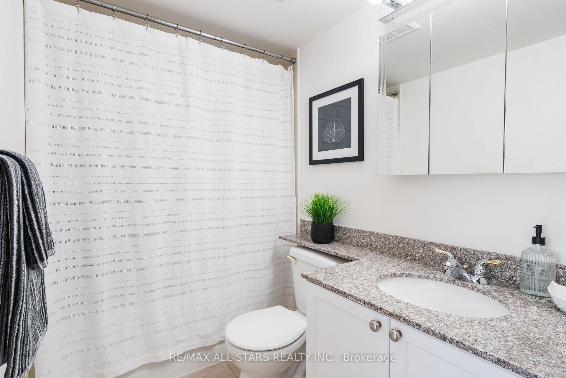 2 Bedrooms Condo at 5 Michael Power, Toronto For sale
