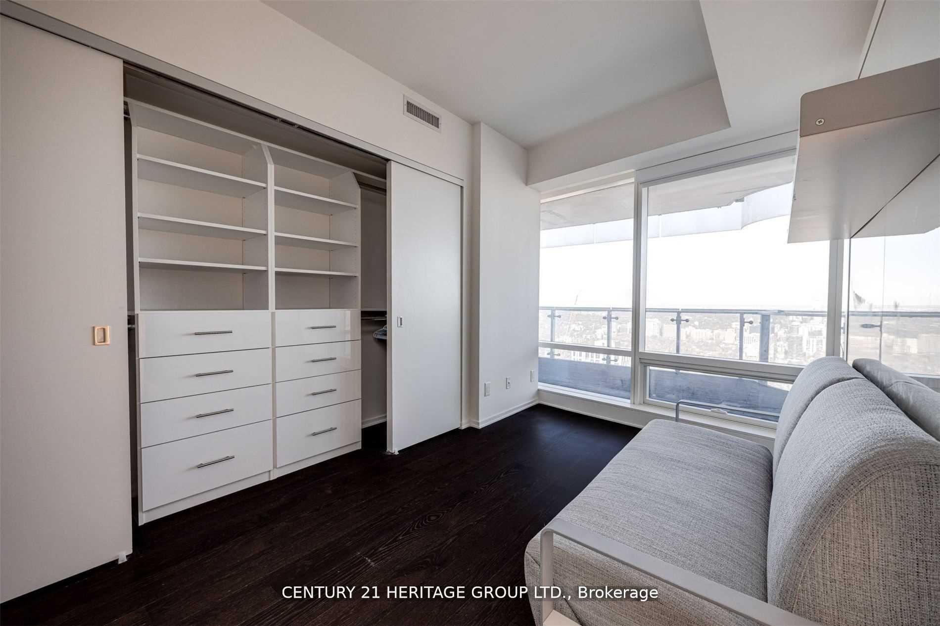 2 Bedrooms Condo at 1 Bloor, Toronto For sale