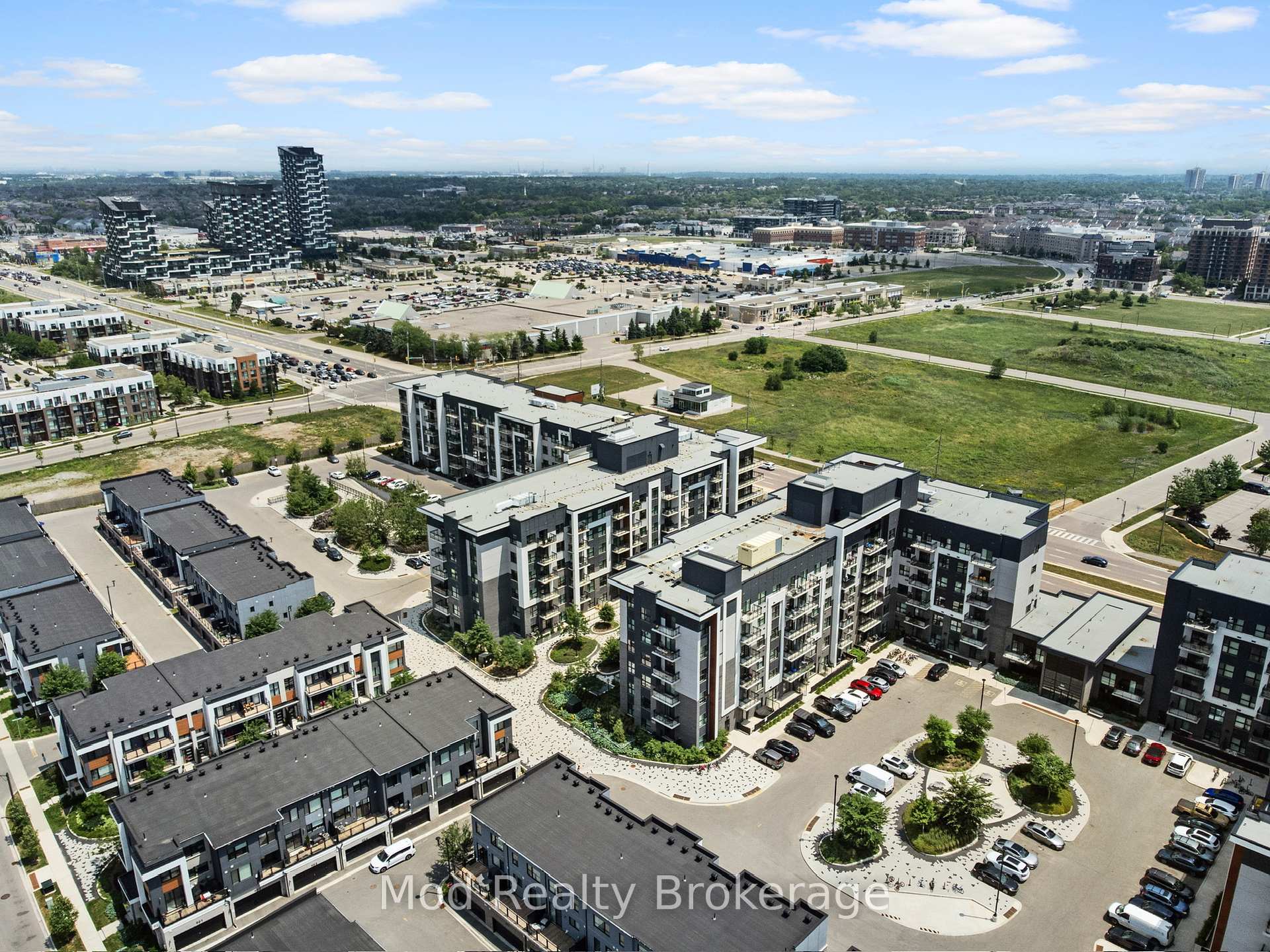 2 Bedrooms Condo at 128 Grovewood, Oakville For sale