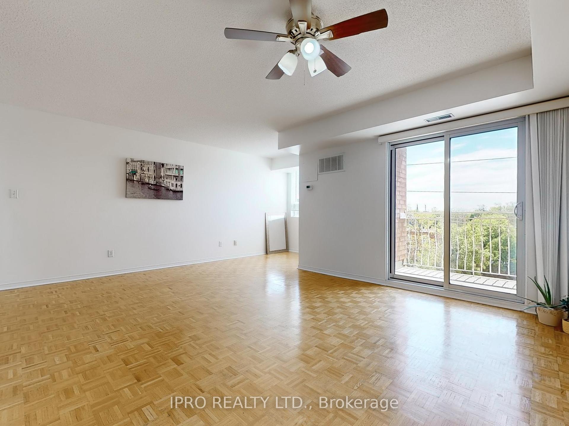 2 Bedrooms Condo at 32 Tannery, Mississauga For sale