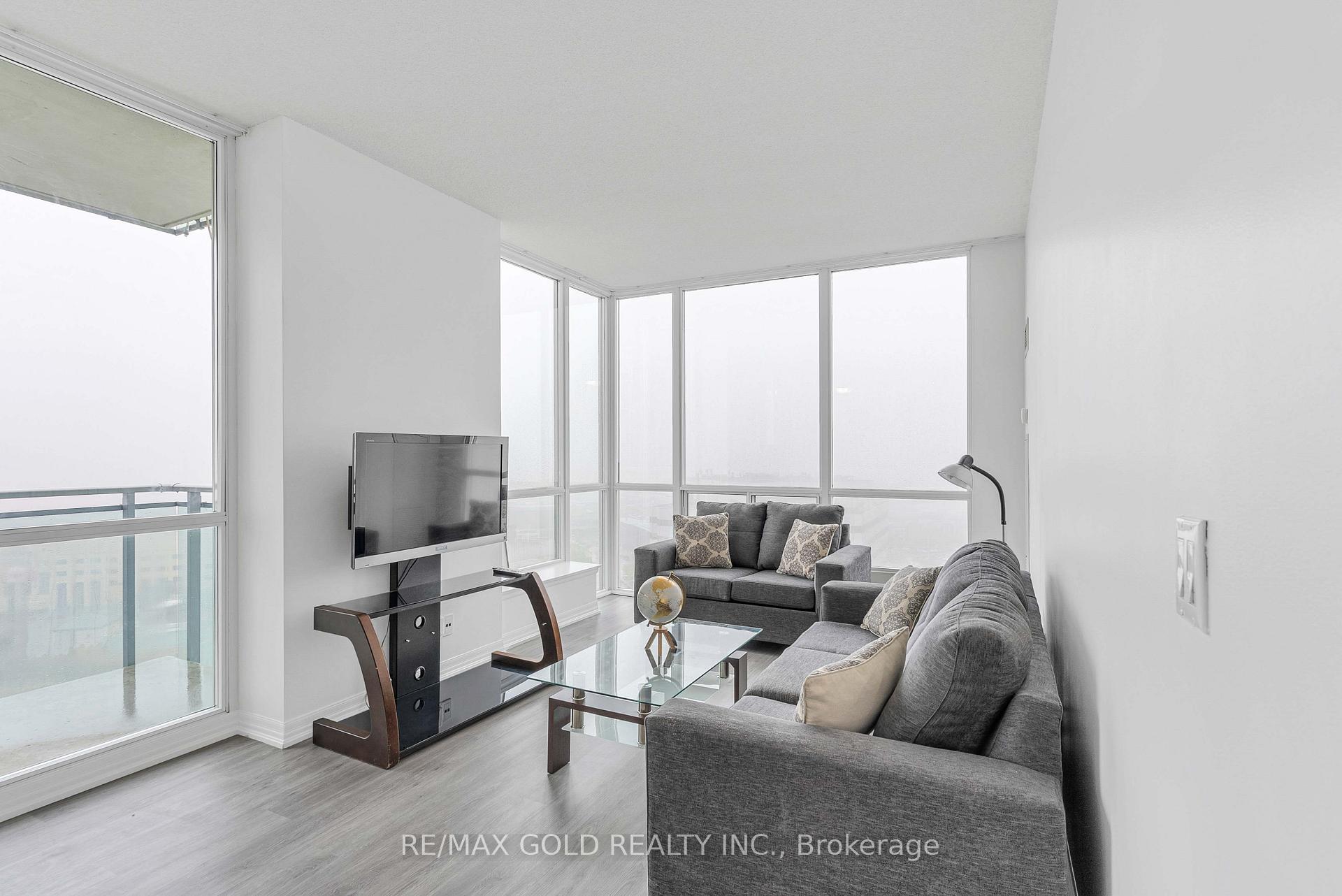 3 Bedrooms Condo at 3939 Duke Of York, Mississauga For sale