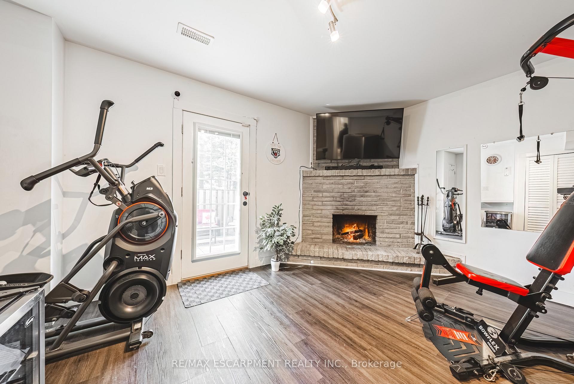 3 Bedrooms Condo at 1155 Paramount, Hamilton For sale