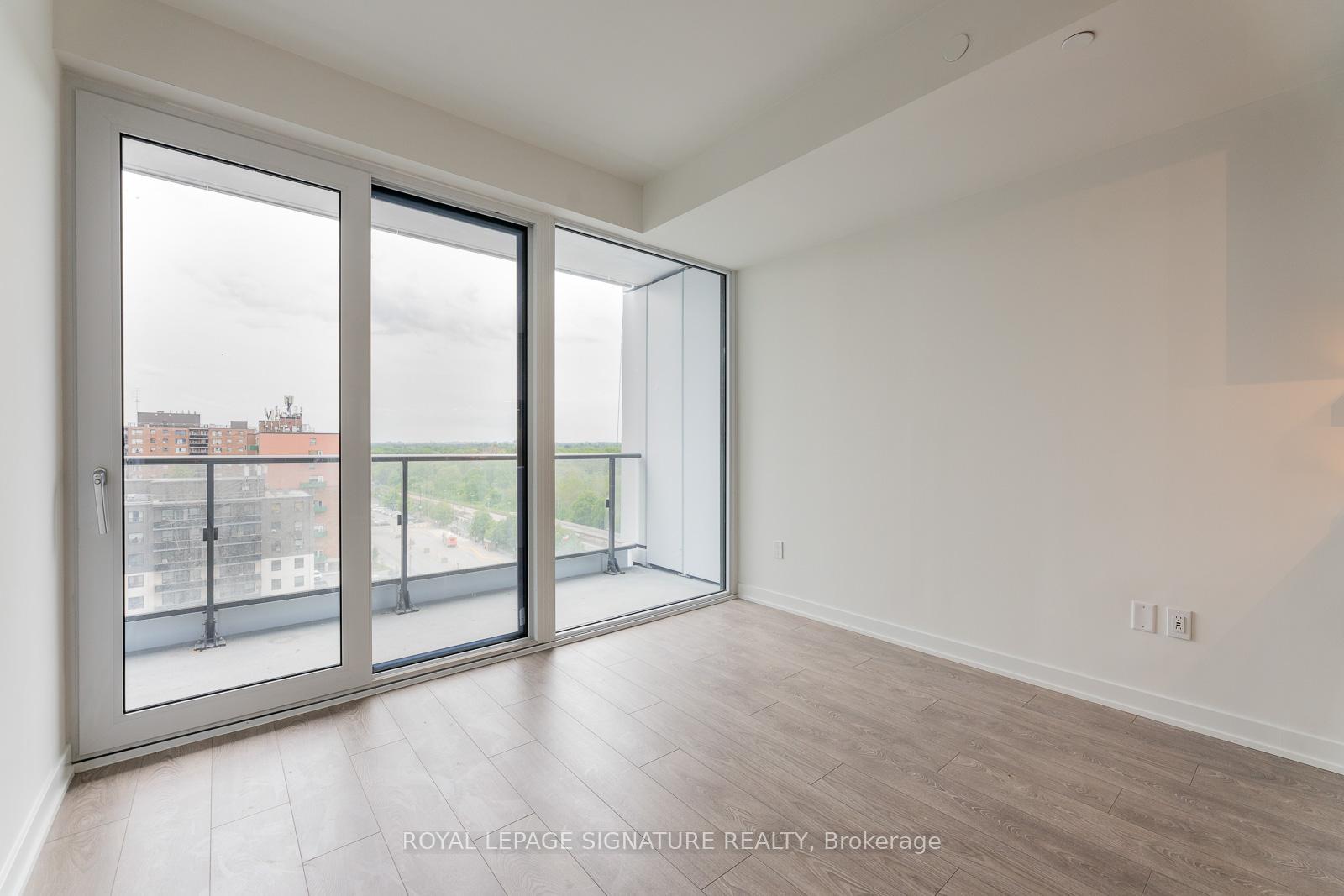 2 Bedrooms Condo at 28 Ann, Mississauga For sale