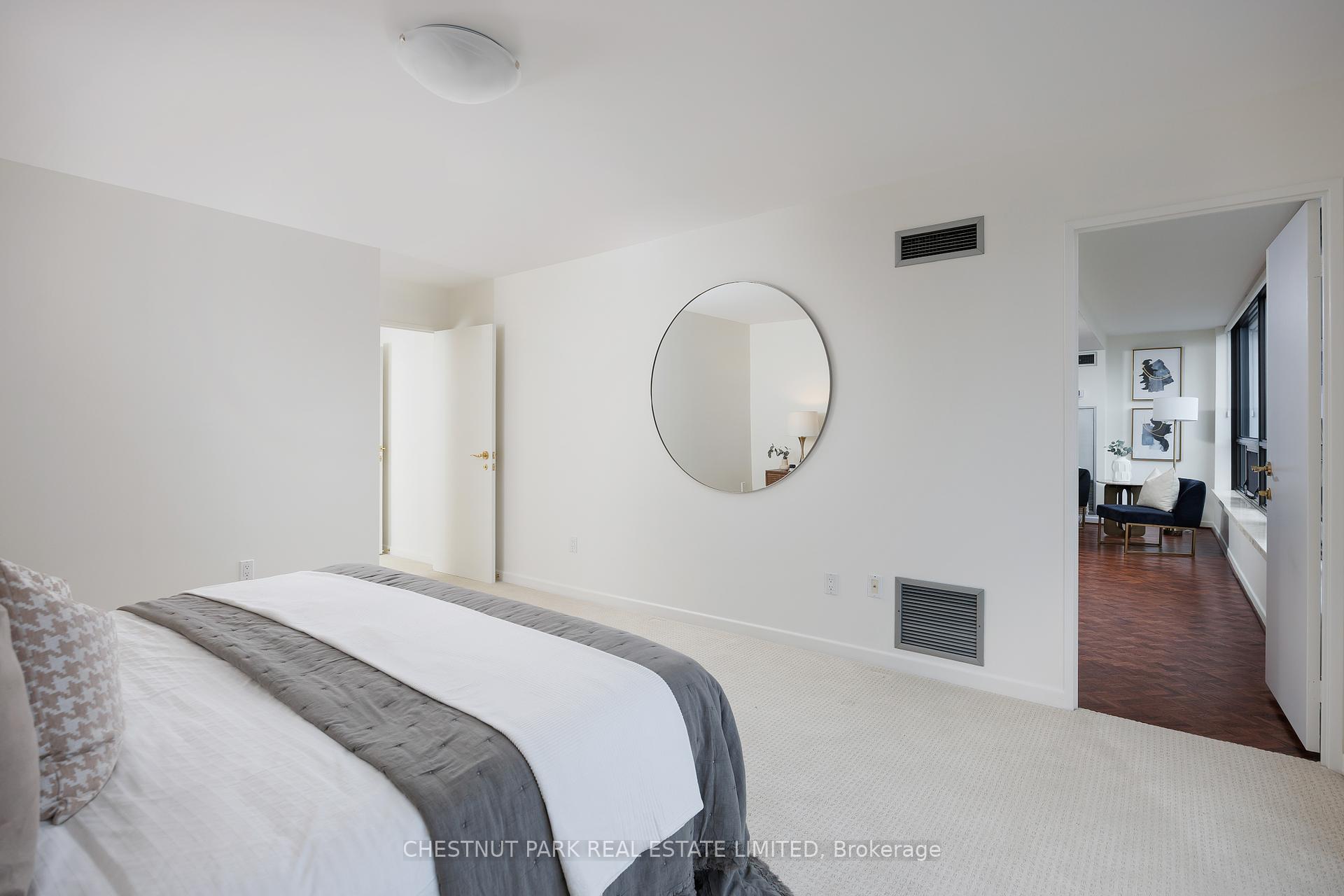 3 Bedrooms Condo at 62 Wellesley, Toronto For sale