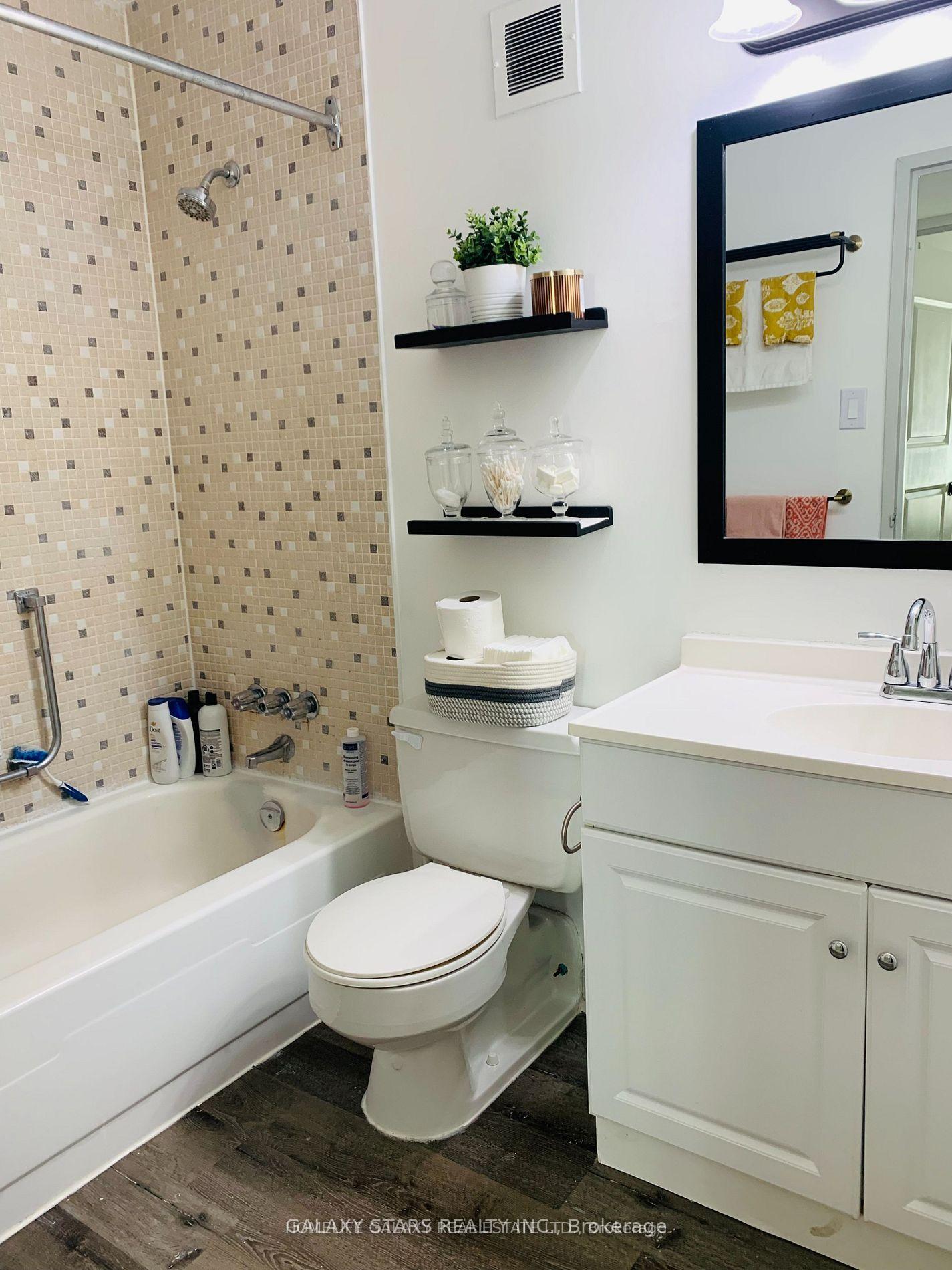 2 Bedrooms Condo at 2 Glamorgan,  Toronto For sale