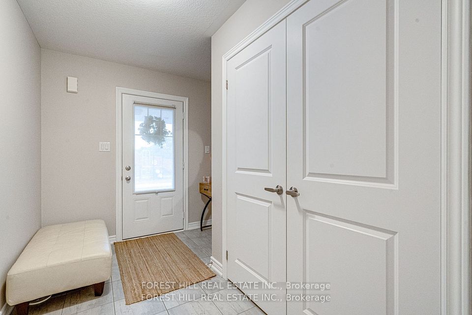 92 Hibiscus Lane, Hamilton, ON L8K 0A4