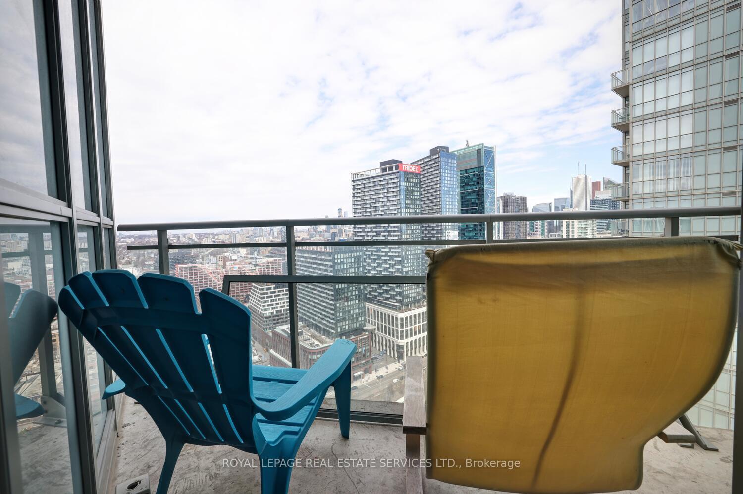 1 Bedroom Condo at 21 Iceboat,  Toronto For sale