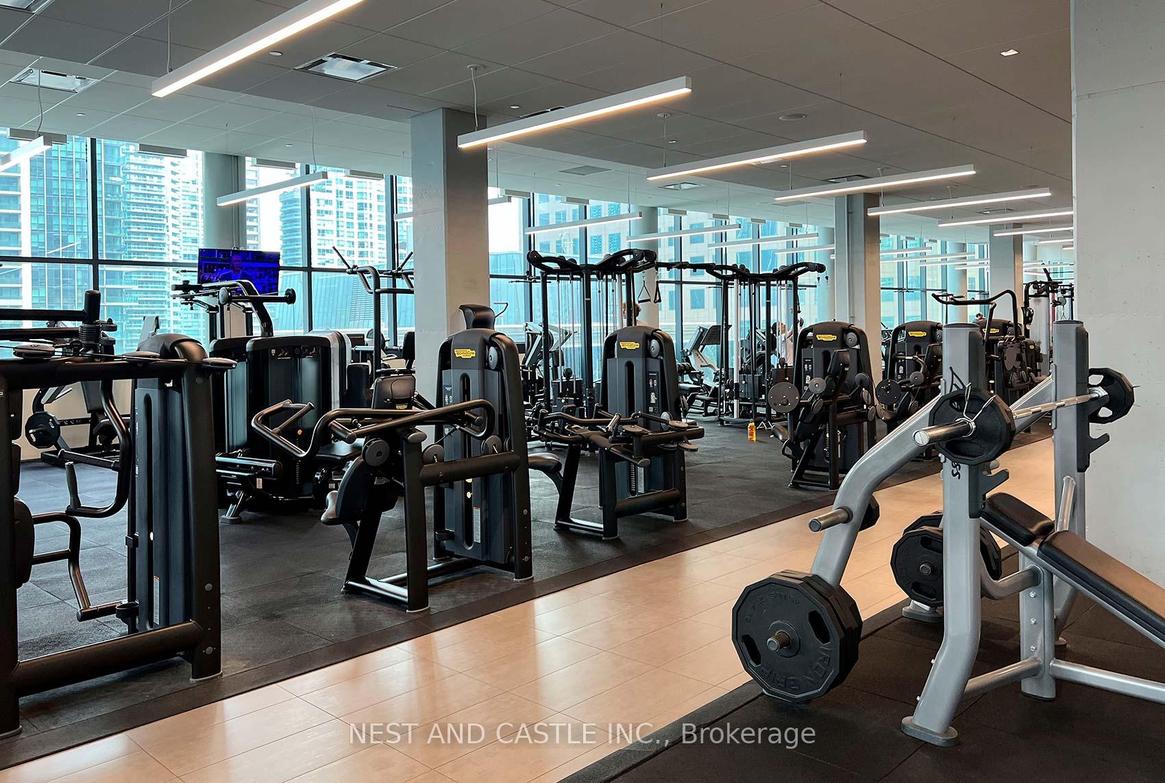 2 Bedrooms Condo at 100 Harbour, Toronto For sale