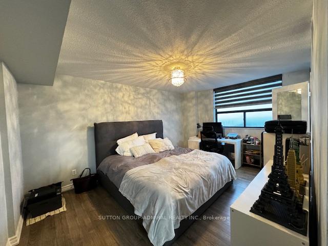 3 Bedrooms Condo at 10 Tangreen,  Toronto For sale