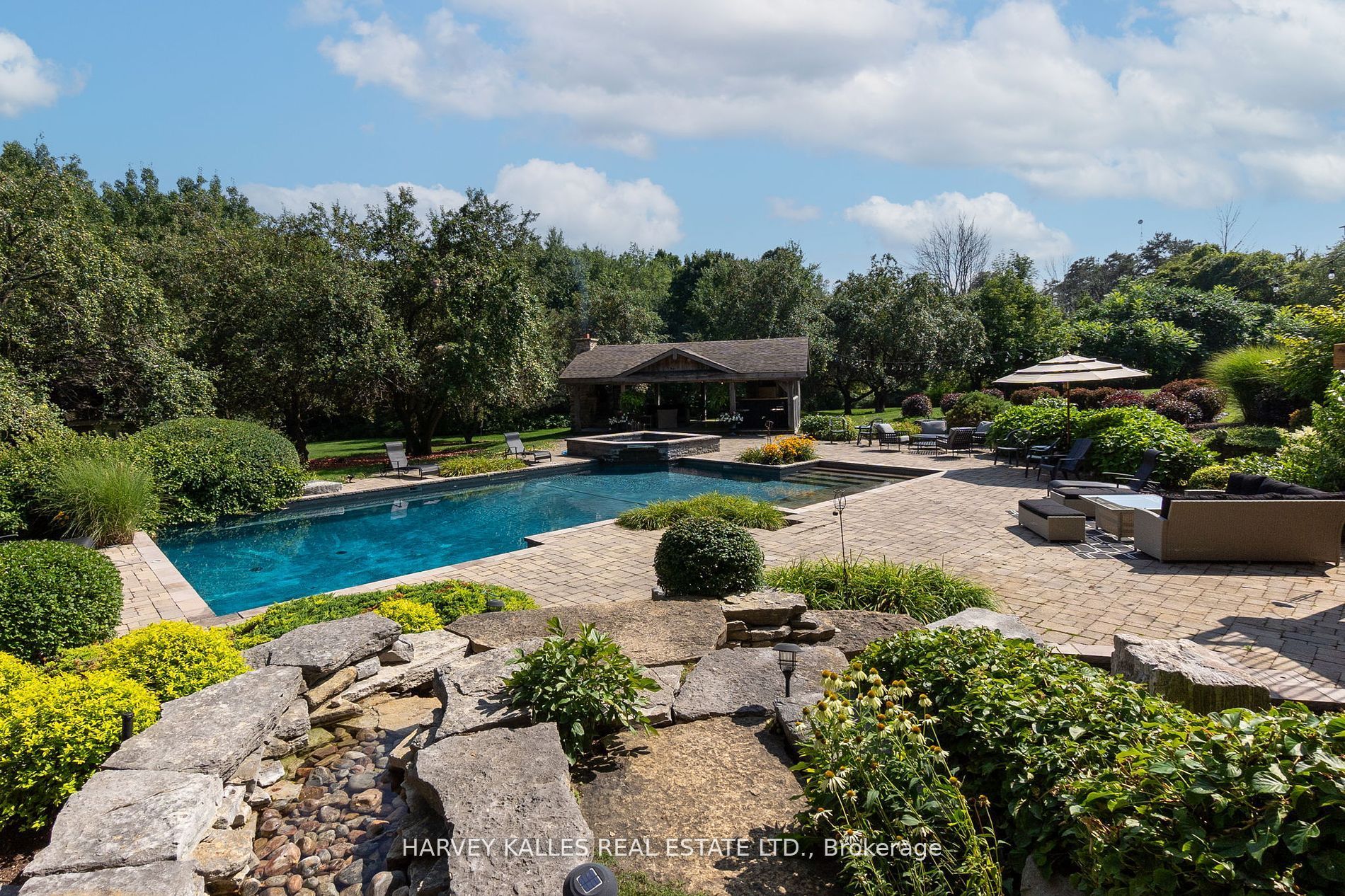 3 Rutland Hill Court