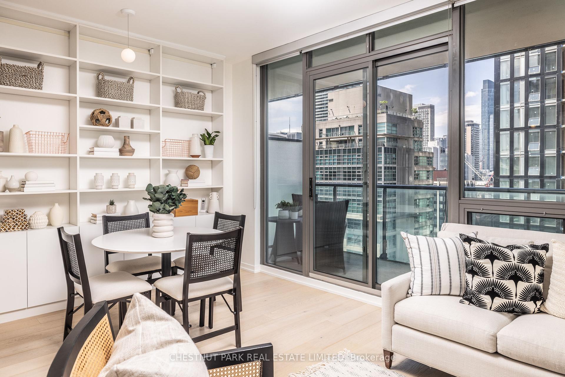 2 Bedrooms Condo at 33 Lombard, Toronto For sale