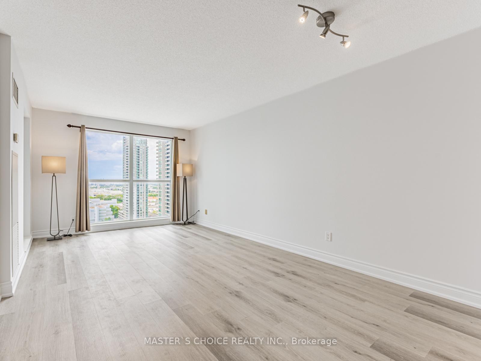 2 Bedrooms Condo at 70 Town Centre, Toronto For sale
