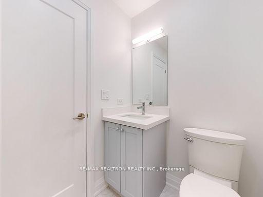 2 Bedrooms Condo at 225 Webb, Mississauga For sale