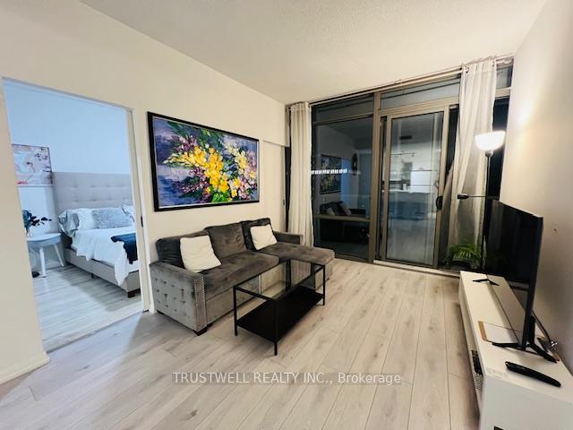 2 Bedrooms Condo at 38 Grenville, Toronto For sale