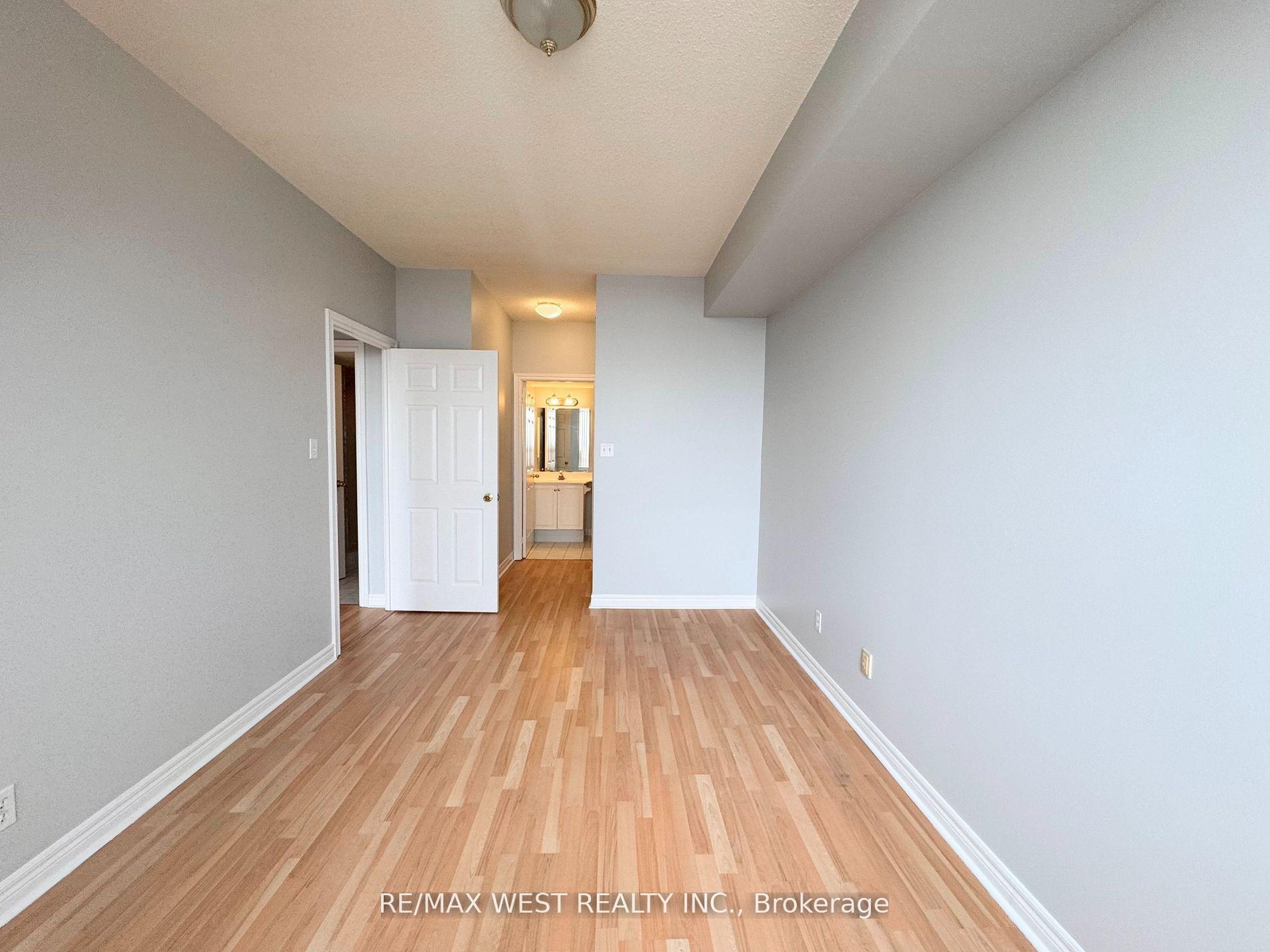 2 Bedrooms Condo at 1700 Eglinton, Toronto For sale