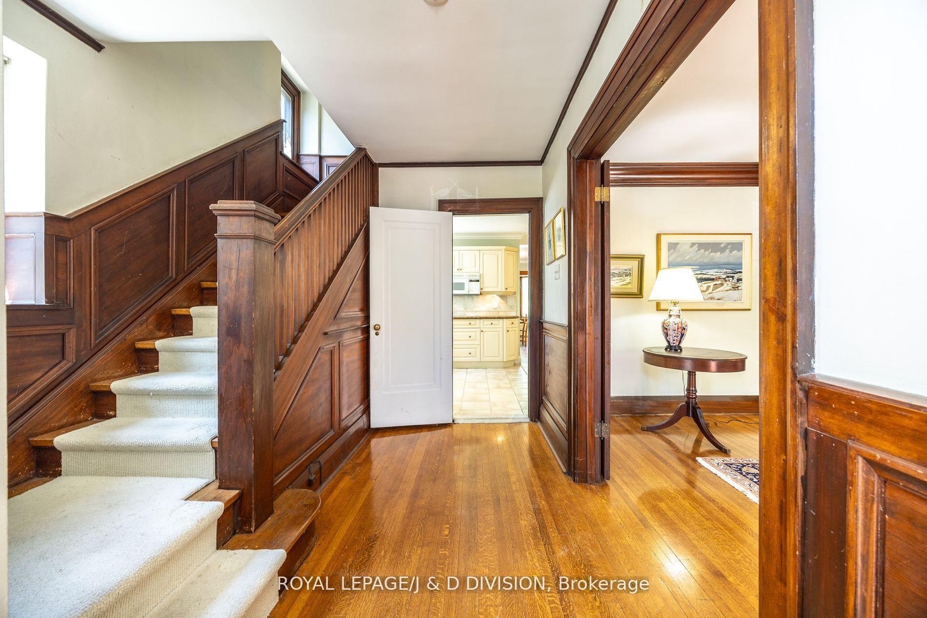 241 Forest Hill Road, Toronto, ON M5P 2N3