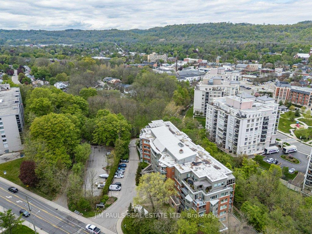 2 Bedrooms Condo at 77 Governors, Hamilton For sale