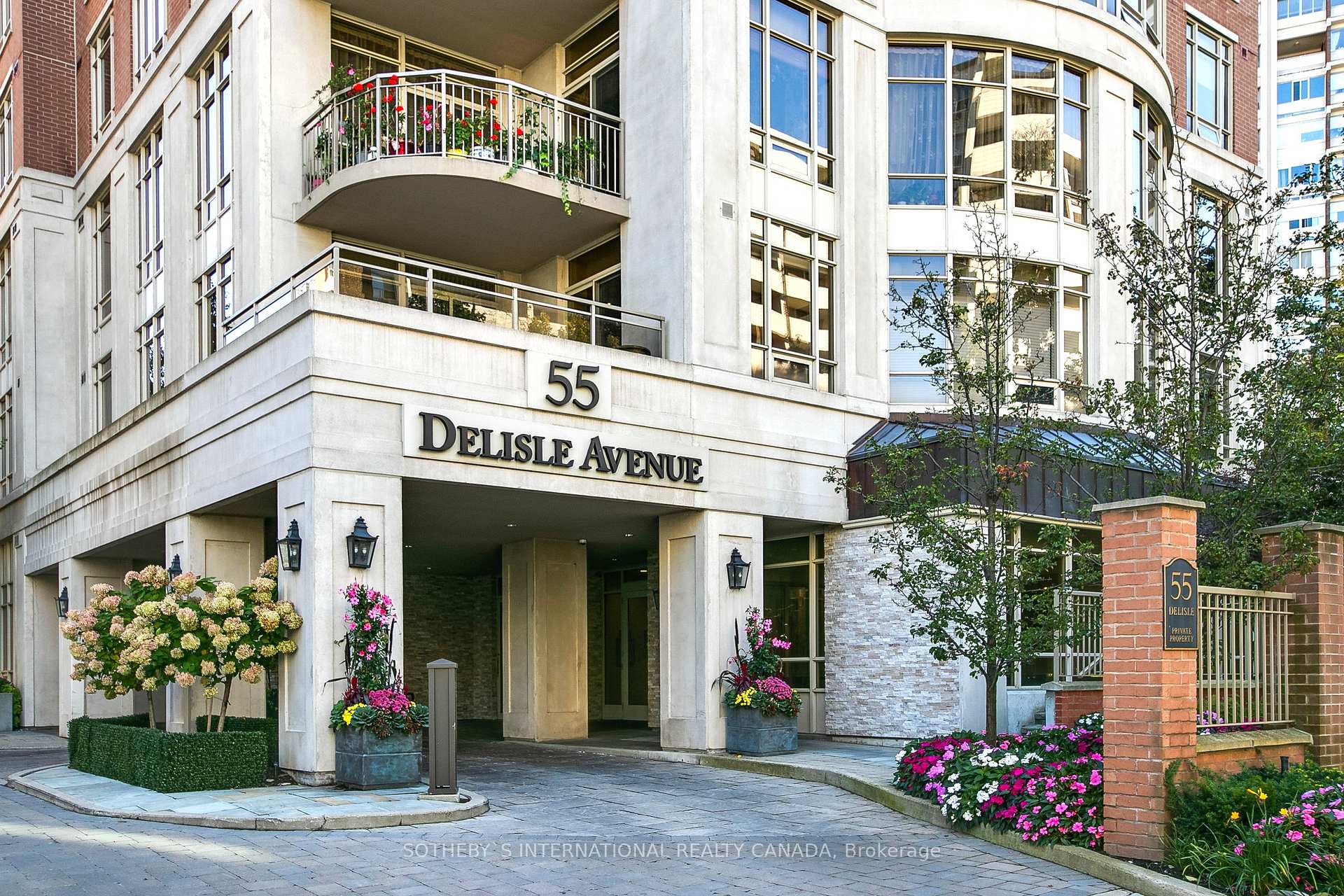 3 Bedrooms Condo at 55 Delisle,  Toronto For sale