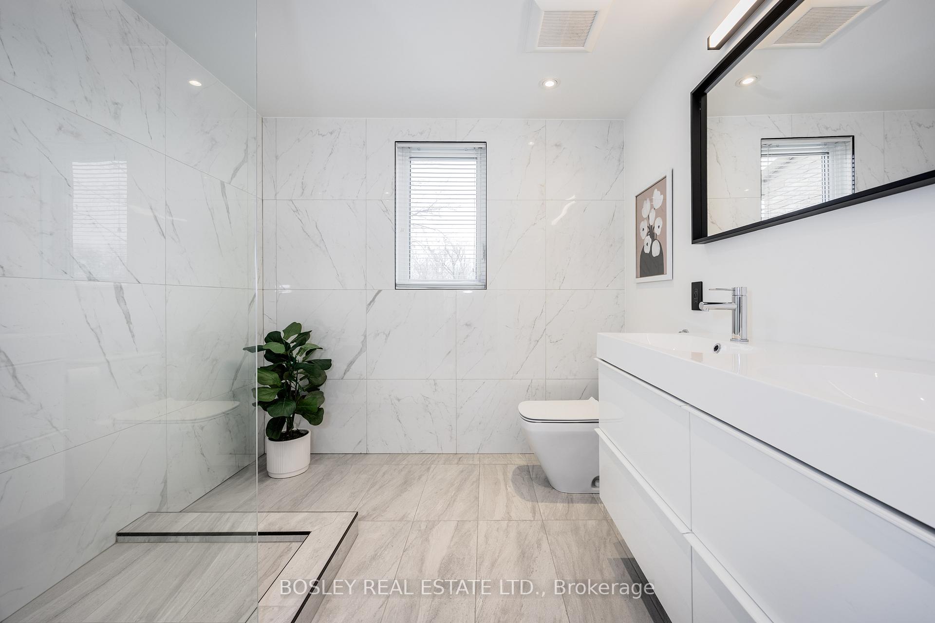 4 Bedrooms Condo at 95 Summerhill, Toronto For sale