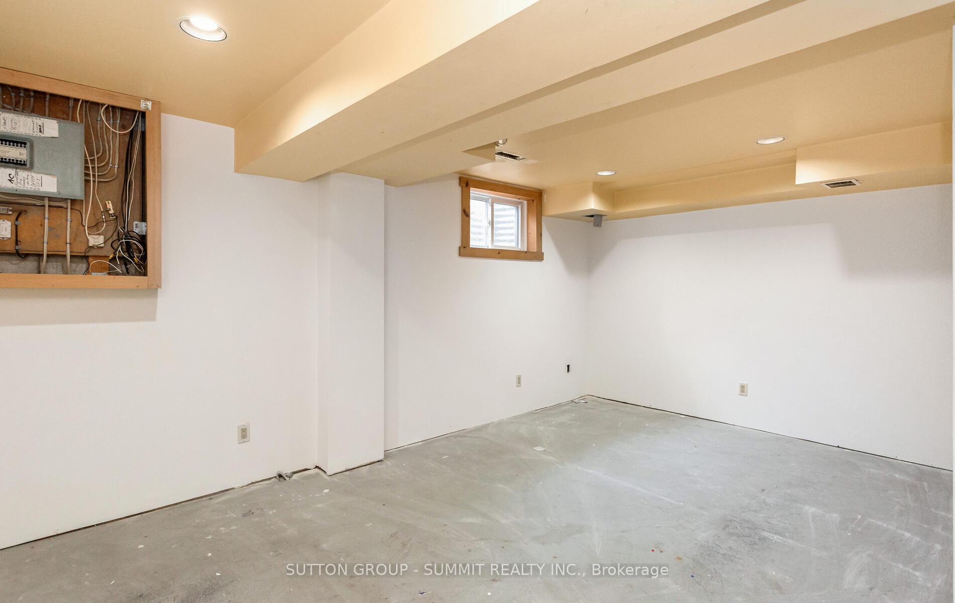 3 Bedrooms Condo at 550 Steddick, Mississauga For sale