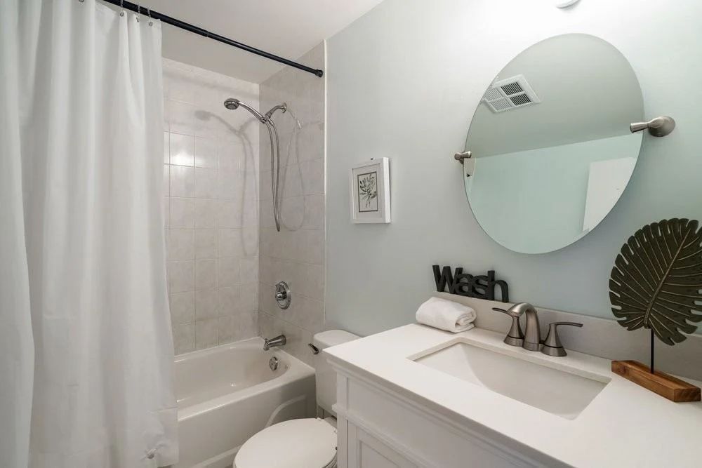 4189 Dundas Street W 204