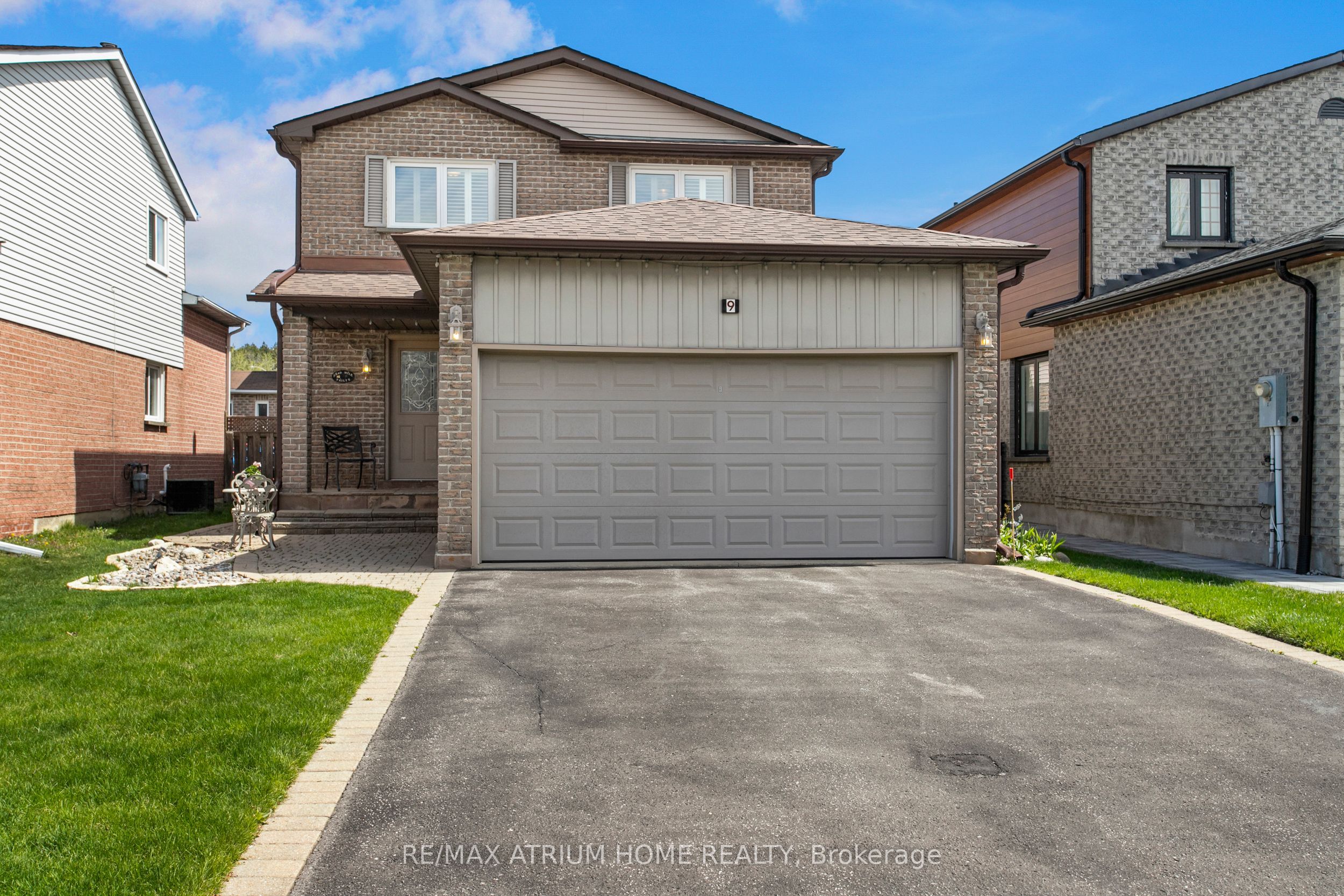 9 Constellation Crescent, Richmond Hill, ON L4C 8J8