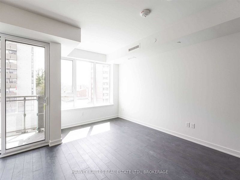 492 Eglinton Avenue E 304