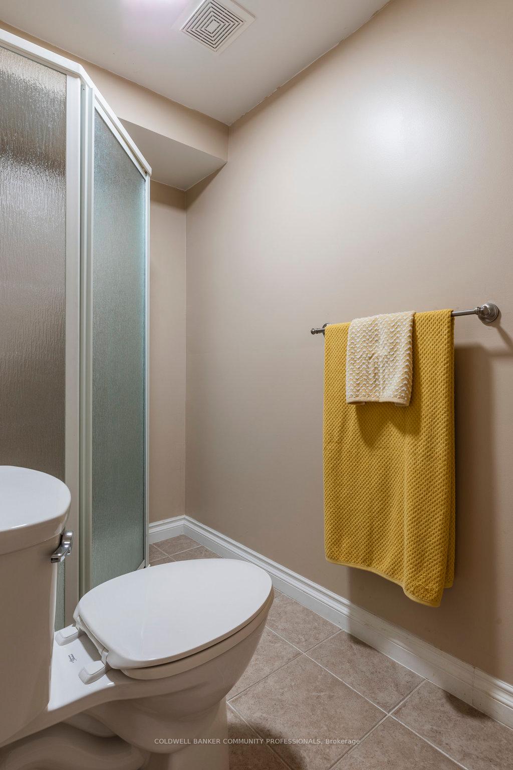 2 Bedrooms Condo at 130 Southbrook, Hamilton For sale