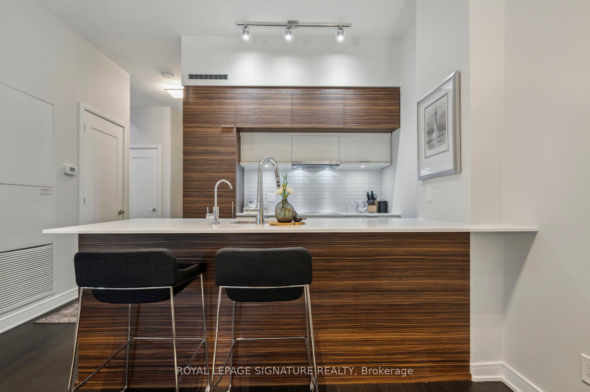 2 Bedrooms Condo at 88 Scott, Toronto For sale