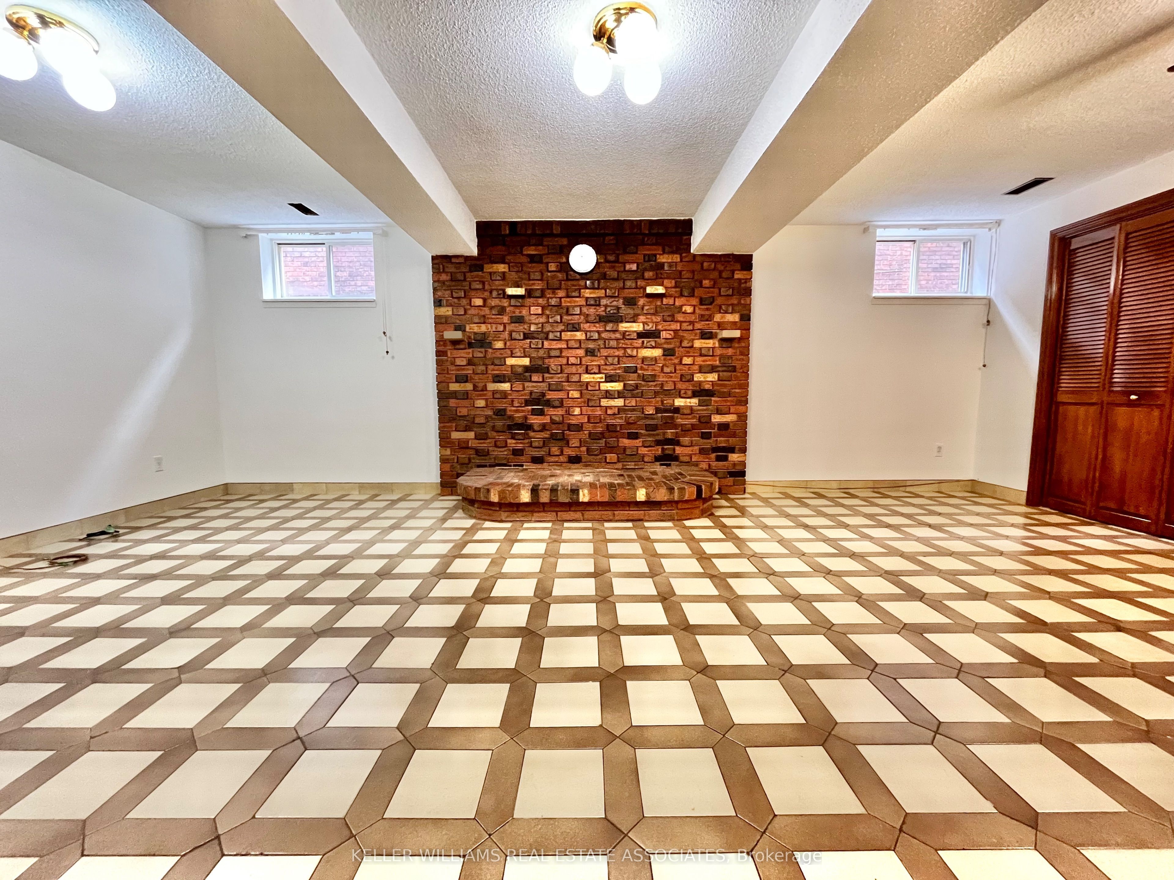 39 Lisgar Court, #Lower