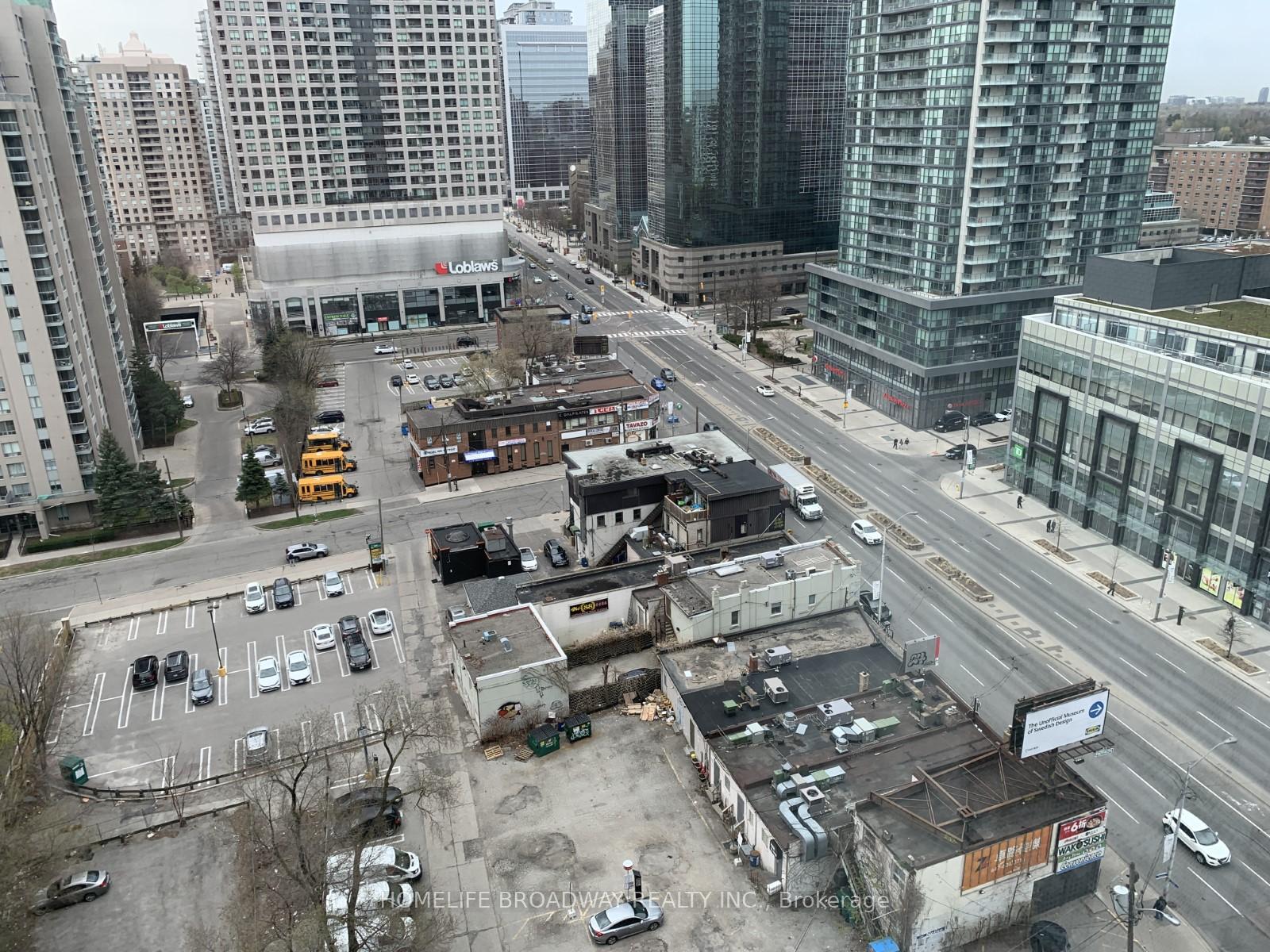 3 Bedrooms Condo at 18 Parkview,  Toronto For sale