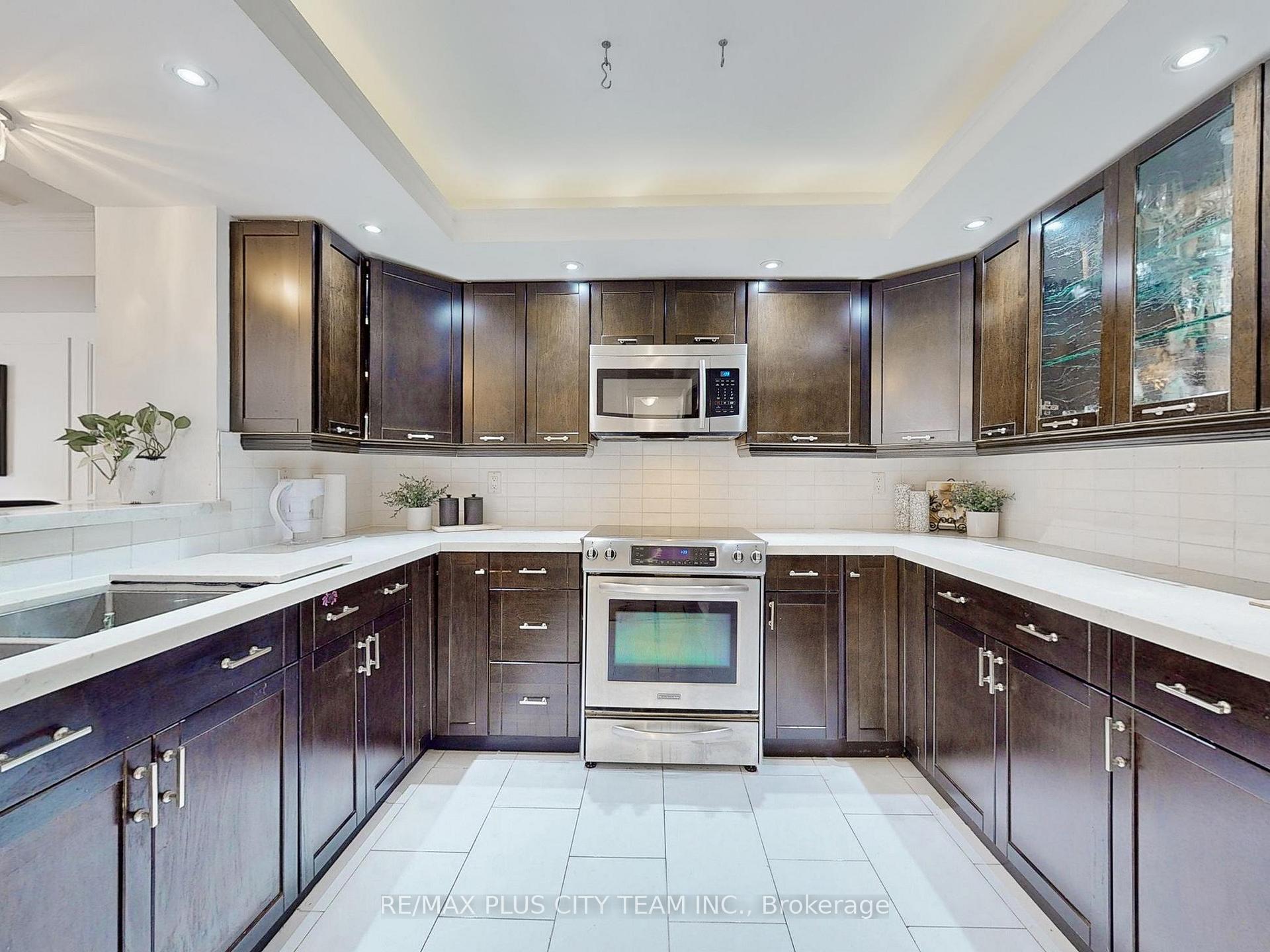 4 Bedrooms Condo at 60 Homewood, Toronto For sale
