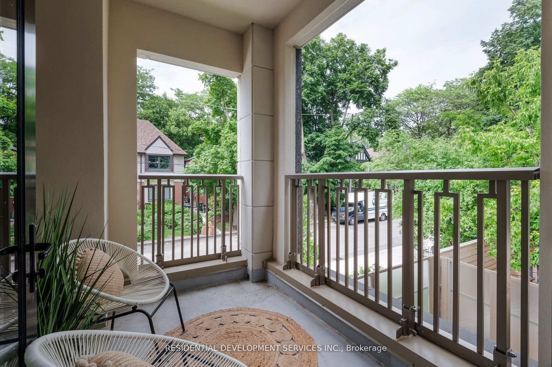 4 Bedrooms Condo at 1 Strathgowan,  Toronto For sale