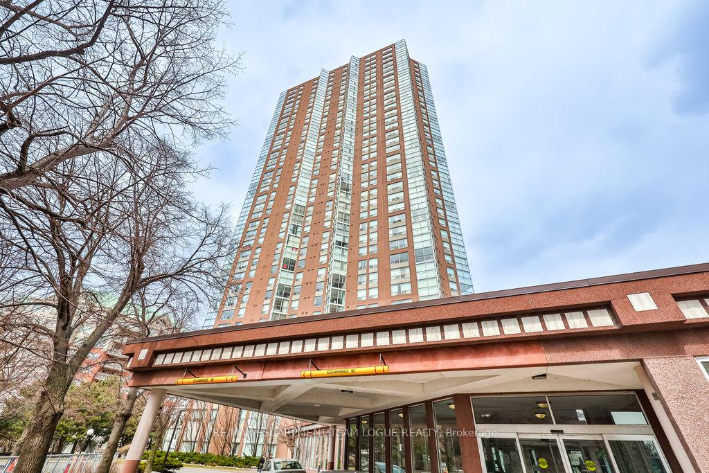 3 Bedrooms Condo at 7 Concorde,  Toronto For sale