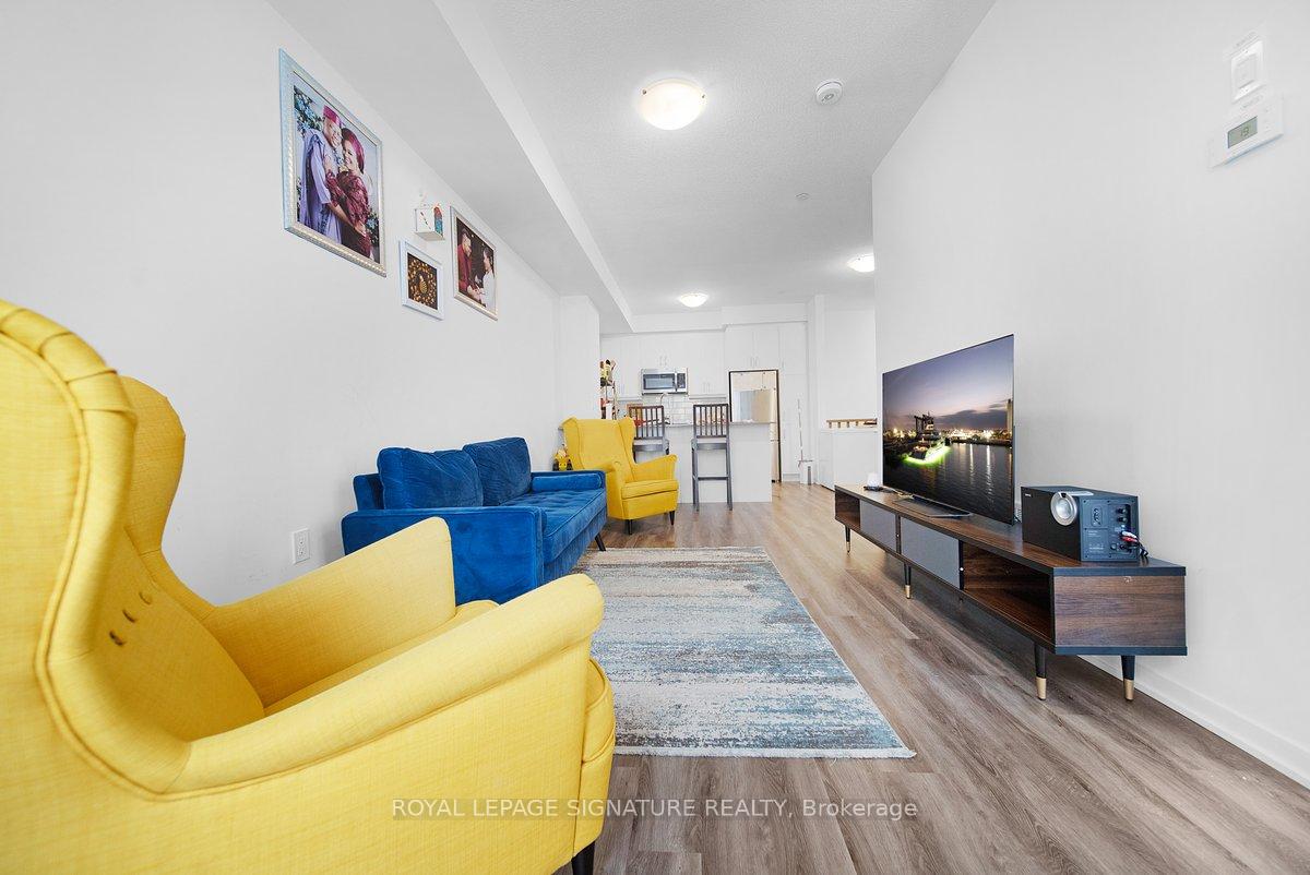 2 Bedrooms Condo at 151 Honeycrisp, Vaughan For sale