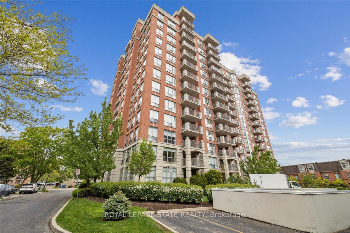 2 Bedrooms Condo at 442 Maple, Burlington For sale