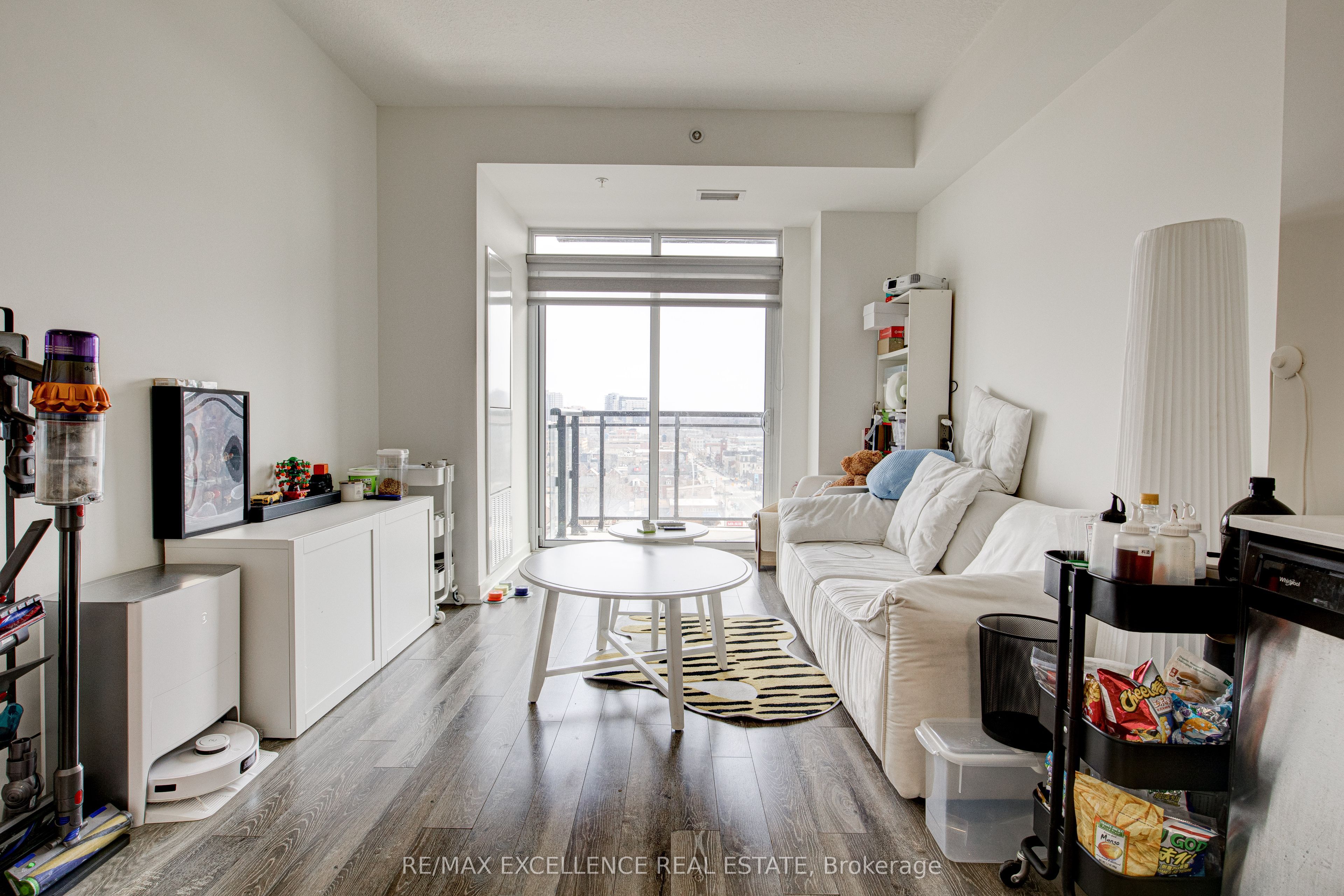 128 King Street N, #1402