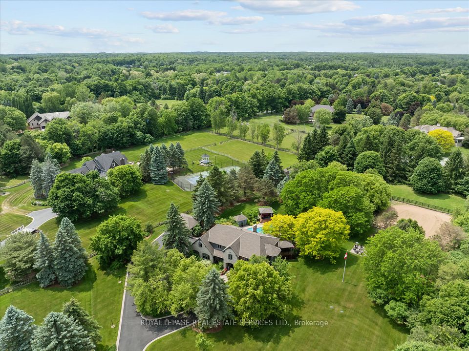 2315 8 Sideroad