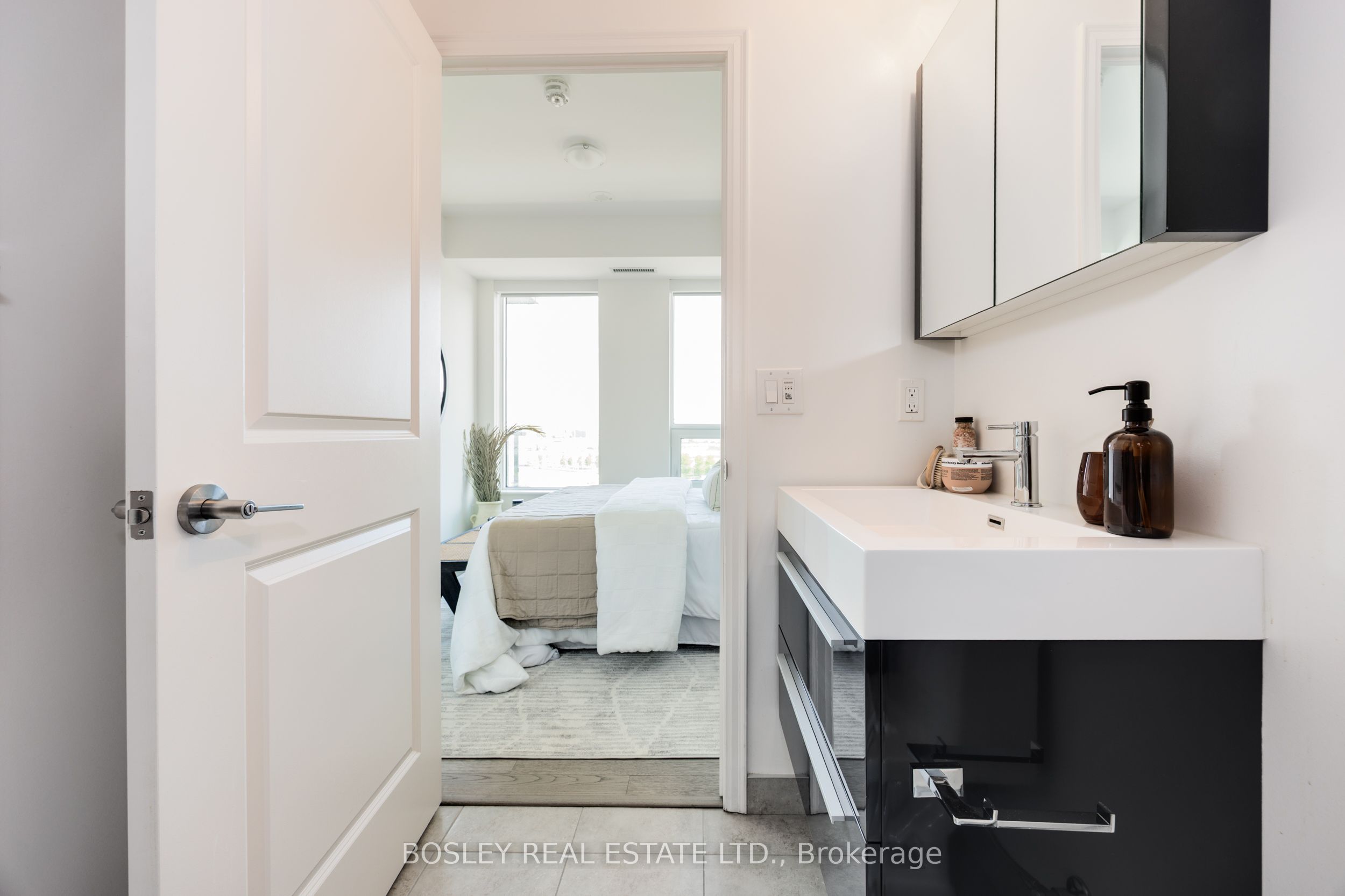 8 Rouge Valley Drive W, #908