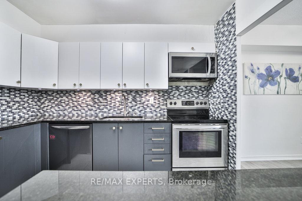 2 Bedrooms Condo at 551 The West Mall,  Toronto For sale