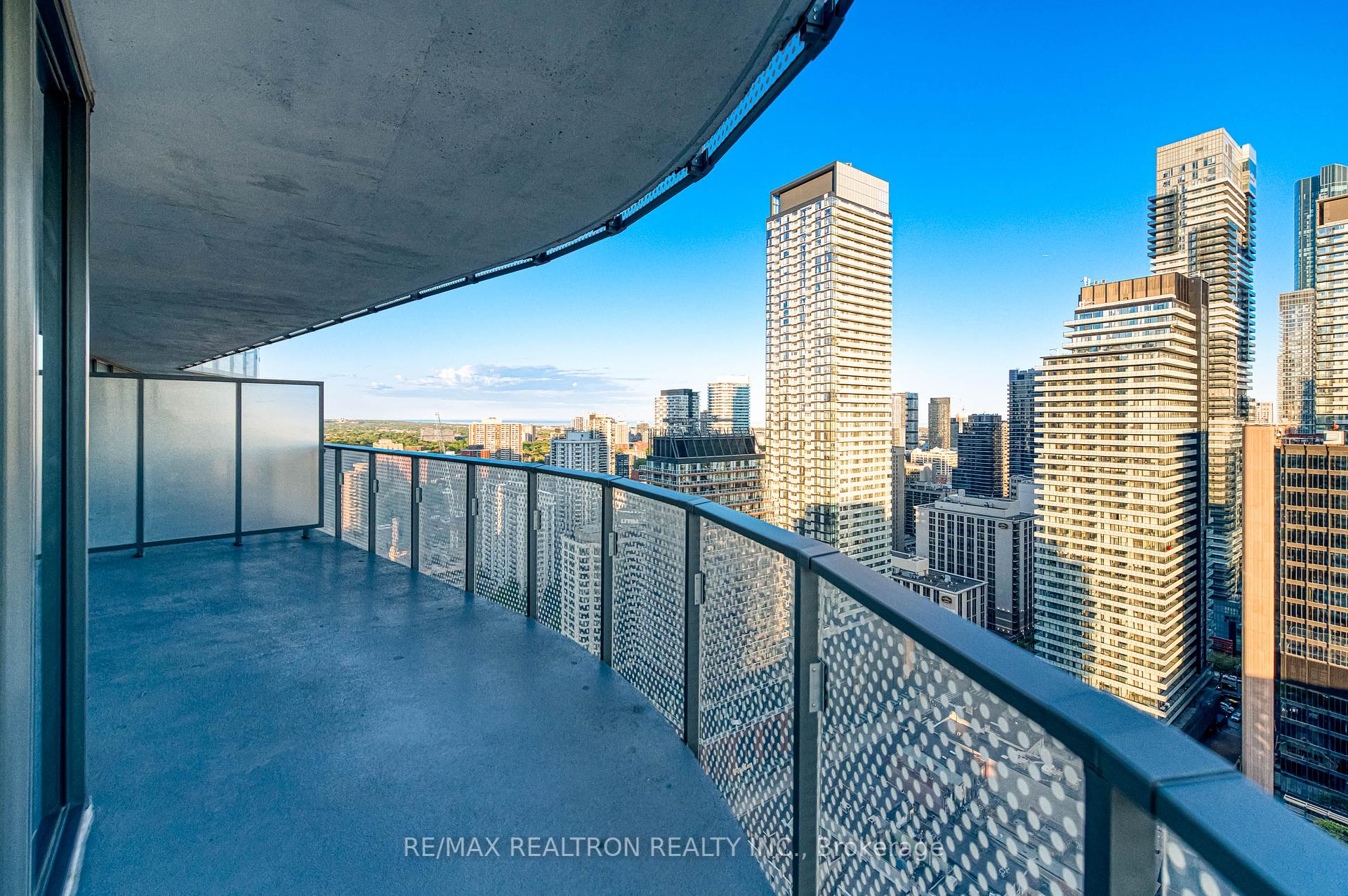 3 Bedrooms Condo at 11 Wellesley, Toronto For sale